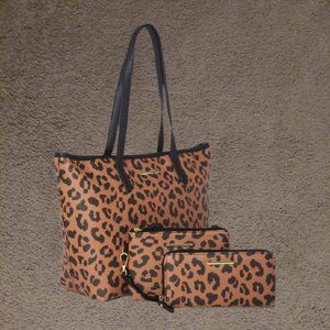 Womens 3 Piece Handbag with a choose of 3 colors to choose from